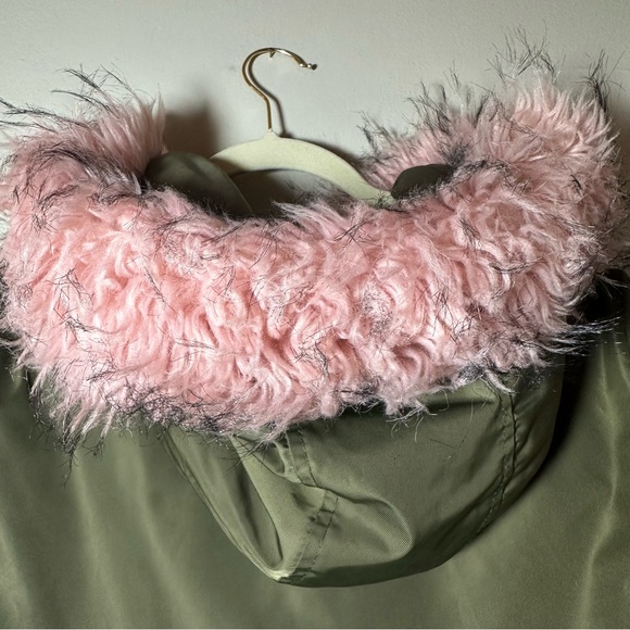 ME Jane Olive Green Women’s Jacket with Pink Faux Fur Hood Size Medium - Picture 12 of 15